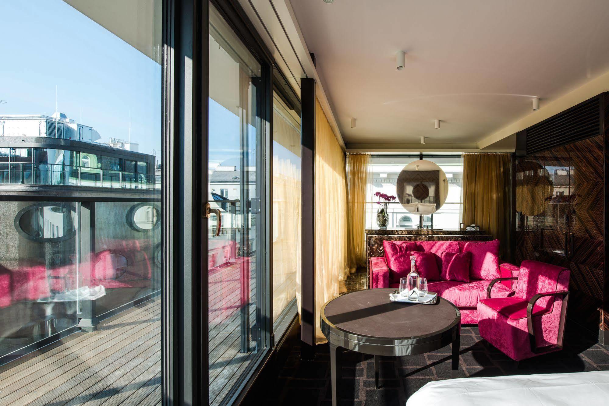 Hotel Lamee Bécs Kültér fotó Suite at Mandarin Oriental, Munich